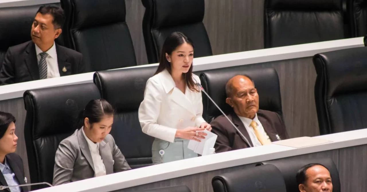 ‘ประวิตร’รับ ถอด 6 ส.ส.ดาวฤกษ์จากวิปรัฐบาล-ทุกตำแหน่งการเมือง หลังโหวตงดออกเสียง ‘ศักดิ์สยาม’