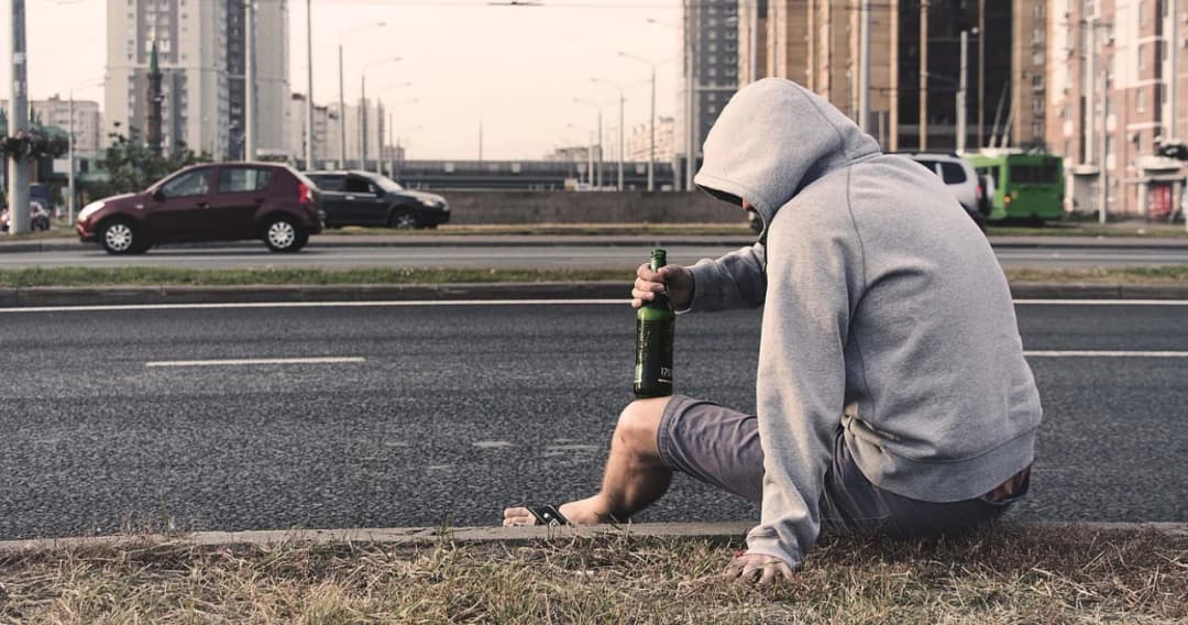 สธ.ห้ามขายแอลกอฮอล์ให้เด็กอายุต่ำกว่า 20 ปี เล็งนำเข้า 2 ตัวยาช่วยบำบัดรักษาคนติดสุรา