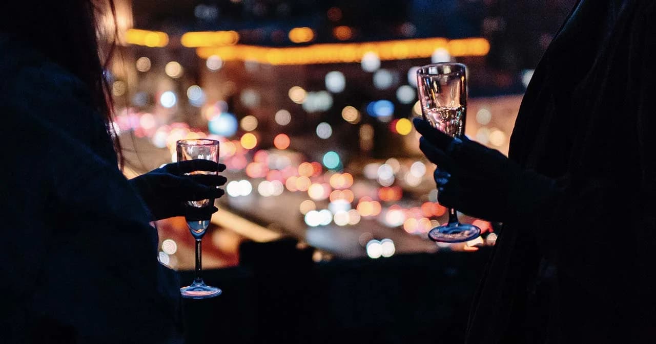 เปิดชื่อ 21 สถานบันเทิงใน 8 เขต พบผู้ติดเชื้อโควิด-19 แล้ว 267 ราย