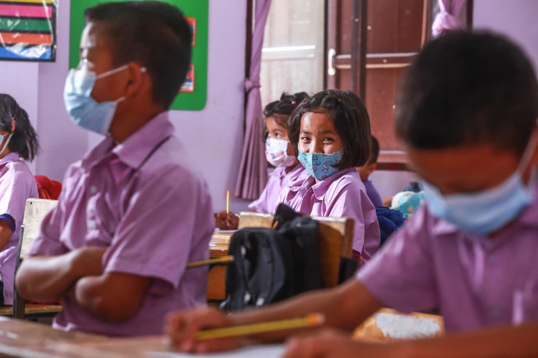 นักเรียน ประถม เข้าแถว