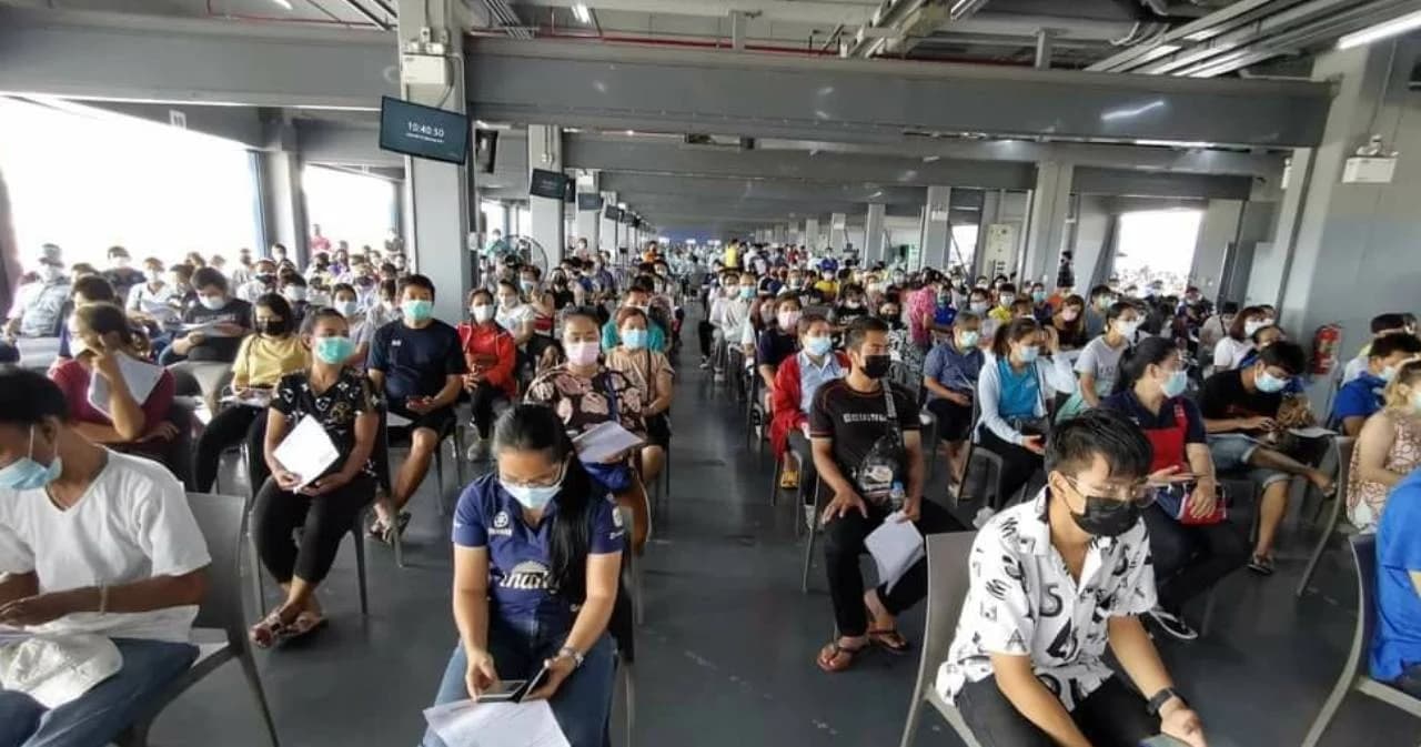 ชาวบุรีรัมย์ แห่ลงทะเบียนฉีดวัคซีน เกือบ 4 แสนรายแล้ว