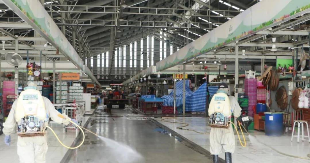 ปิด 2 โซนตลาดผักปรุงรส และผักต่างประเทศ สี่มุมเมือง 12-14 พ.ค. หลังพบแรงงานติดโควิด-19 คัดกรองกลุ่มเสี่ยง เพิ่ม 2,000 คน