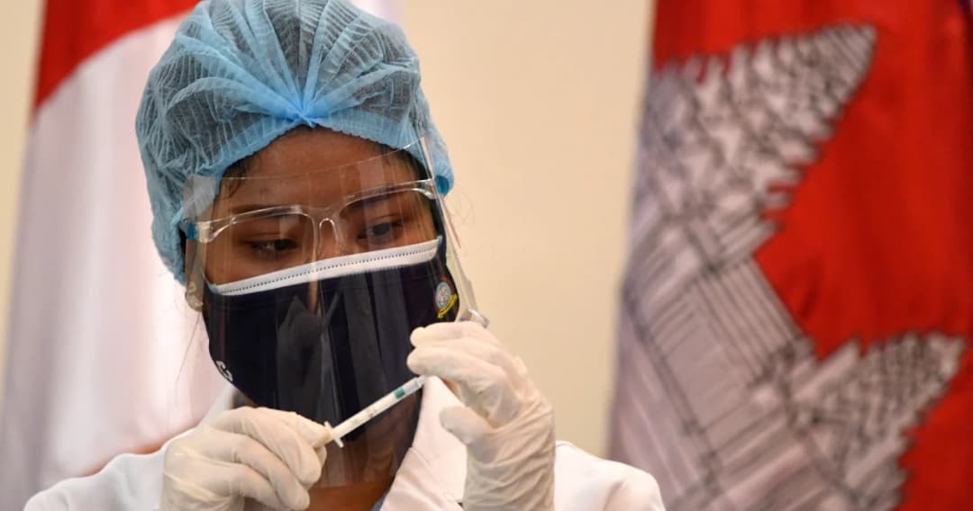 ‘ฮุน เซน’ แจกเงิน 10 ล้านเรียล ให้ประชาชนที่ฉีดวัคซีนคนที่สองล้านของกัมพูชา