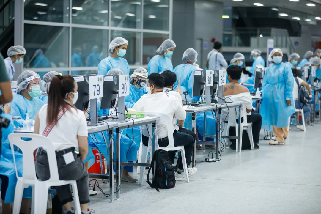 กทม. เปิดตัวระบบจองฉีดวัคซีนคนกรุง ผ่านเว็บไทยร่วมใจ, แอปเป๋าตัง และร้านสะดวกซื้อ