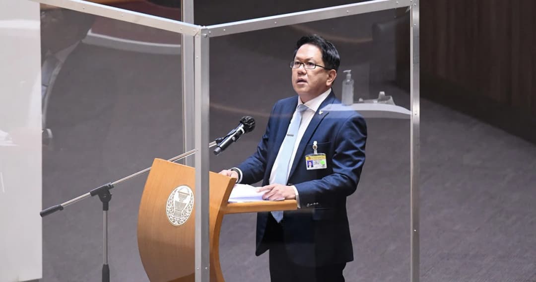 ‘จิรายุ’ ชี้ รัฐบาลจัดงบแบบกิโยตินประเทศ ประยุทธ์คนเดียวกู้เกินนายกฯ 28 คนที่ผ่านมา