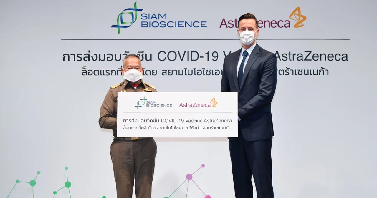 แอสตร้าเซนเนก้า รับมอบวัคซีนโควิดที่ผลิตในไทย โดยสยามไบโอไซเอนซ์ล็อตแรกตามแผนที่กำหนด