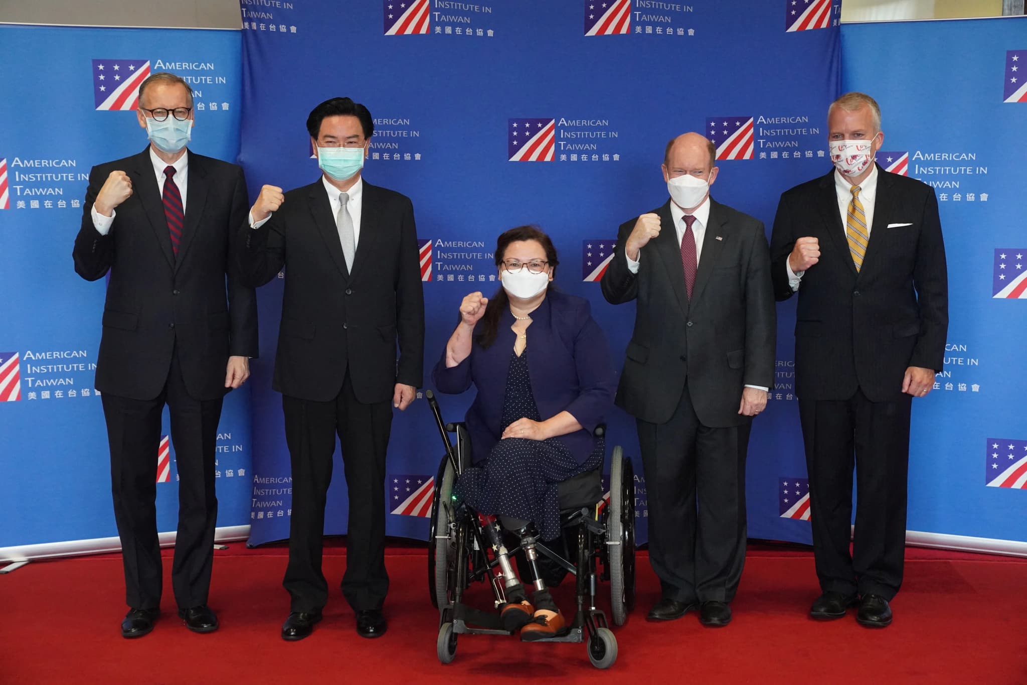 สหรัฐฯ ส่งวุฒิสมาชิกเยือนไต้หวัน ‘แทมมี ดักเวิร์ธ’ ประกาศ เตรียมมอบวัคซีนให้ 750,000 โดส