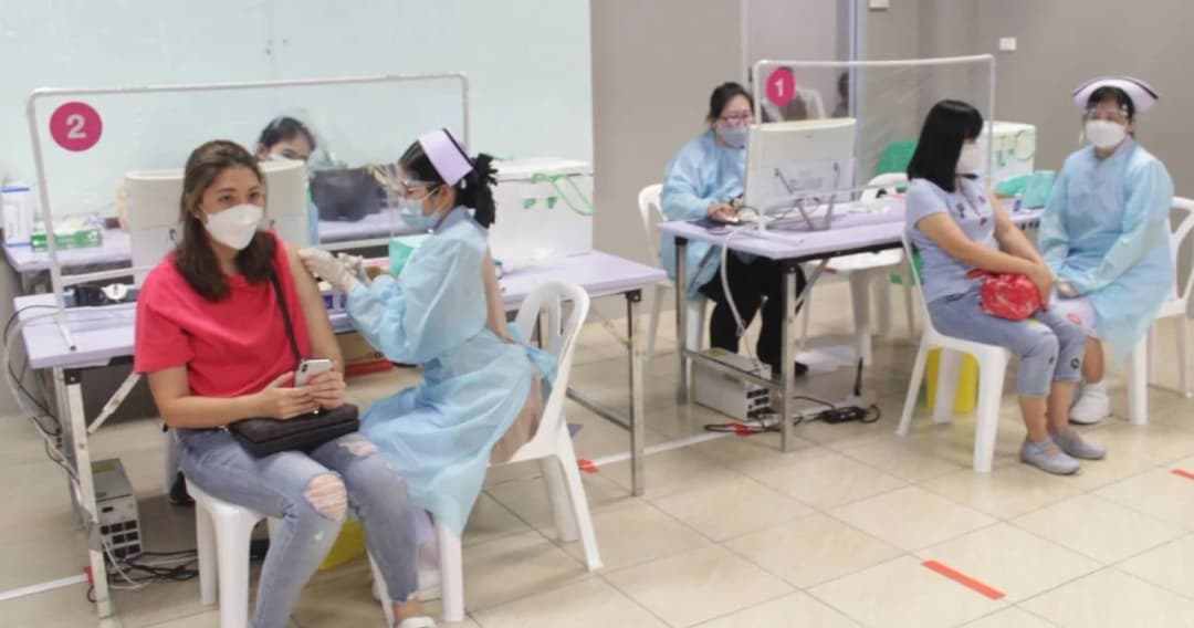 คิกออฟฉีดวัคซีนโควิด-19 วันแรกทั่วประเทศ 306,580 โดส ‘อนุทิน’ ย้ำมีสูตรกระจายฉีดชัดเจน