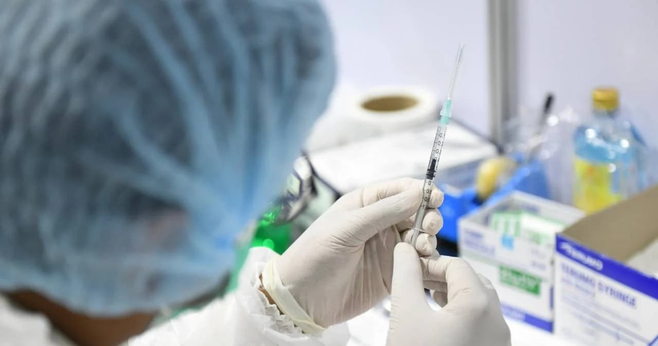 รมว.แรงงาน โต้ปมวัคซีนไม่พอ ต้องเลื่อนฉีดวัคซีนผู้ประกันตน ม.33 ยืนยัน จัดสรรวัคซีนให้ 1 ล้านโดส