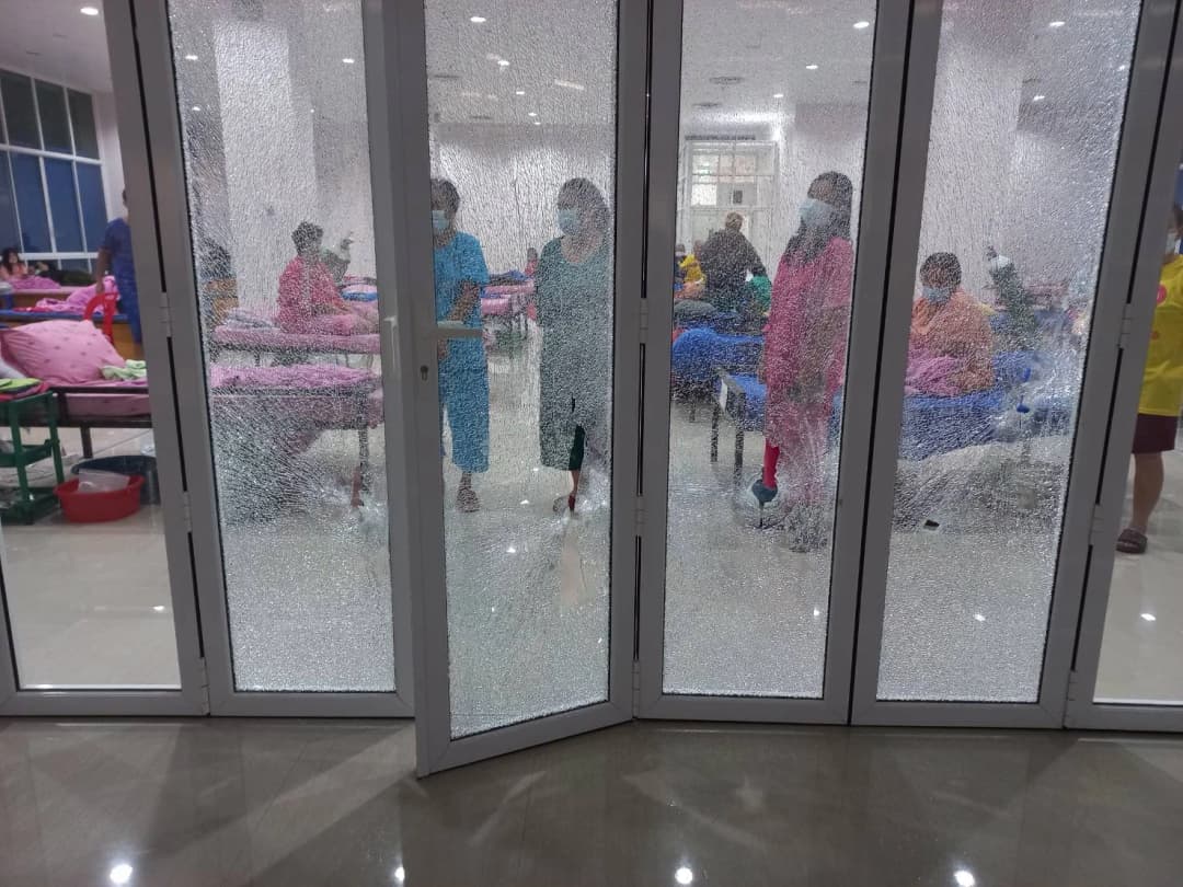 คนร้ายบุก รพ.สนาม ยิงผู้ป่วยโควิดเสียชีวิต 1 ราย