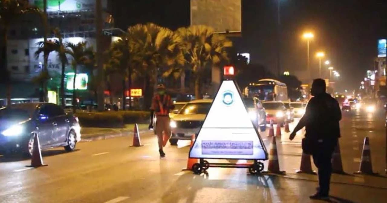 บชน. ตั้งจุดตรวจ 88 จุดทั่ว กทม. ตั้งแต่ 21.00-04.00 น. เริ่มคืนนี้ พร้อมชุดเคลื่อนที่เร็ว คุมเข้มเคอร์ฟิว