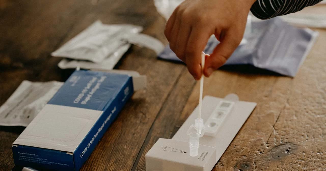 เตือนซื้อไม้ swab จากคนติดเชื้อโควิด หวังเคลมประกัน โทษหนักปรับ-จำคุก