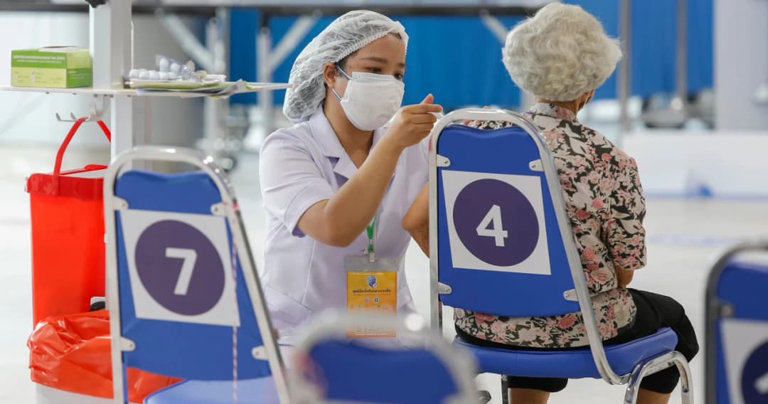 กรมการแพทย์ เผย พบข้อมูลเท็จ ลงทะเบียนศูนย์ฉีดวัคซีนกลางบางซื่อ เตือน แม้จองสำเร็จก็ไม่ฉีดให้