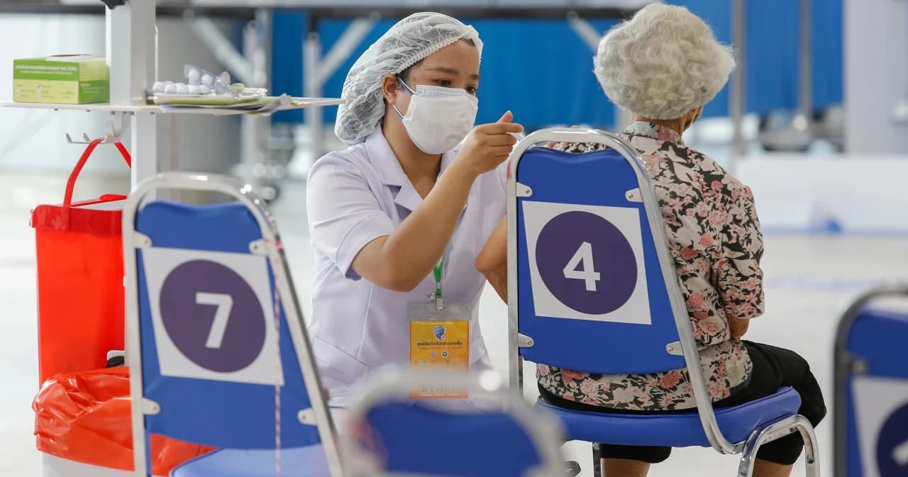 กรมการแพทย์ เผย พบข้อมูลเท็จ ลงทะเบียนศูนย์ฉีดวัคซีนกลางบางซื่อ เตือน แม้จองสำเร็จก็ไม่ฉีดให้