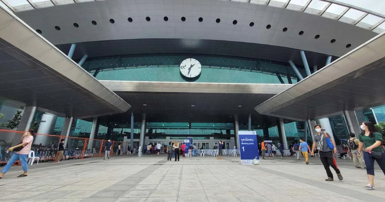 ศูนย์ฉีดวัคซีนกลางบางซื่อเตือนประชาชน อย่าหลงเชื่อจ่ายเงินซื้อคิวฉีดวัคซีน