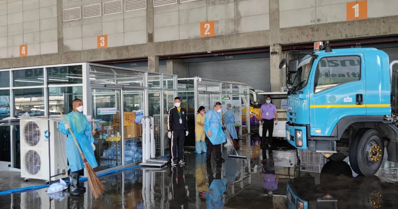 รพ.บุษราคัม เพิ่มช่องทางด่วน ประเมินกลุ่มเปราะบาง หวังลดผู้ป่วยโควิดอาการหนัก พร้อม Big Cleaning จุดแรกรับผู้ป่วย