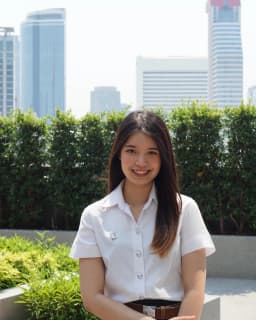 กชกร พลเยี่ยม