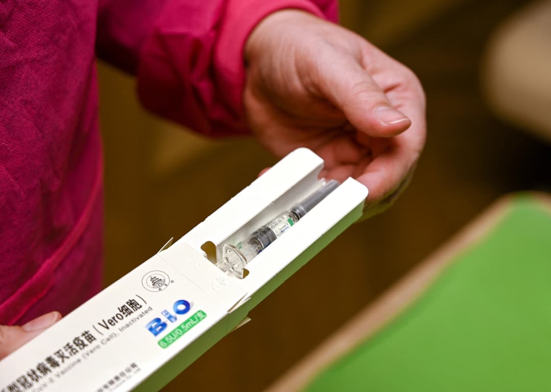 เปิดรายงานผลข้างเคียงฉีดวัคซีน ‘ซิโนฟาร์ม’ ราชวิทยาลัยจุฬาภรณ์