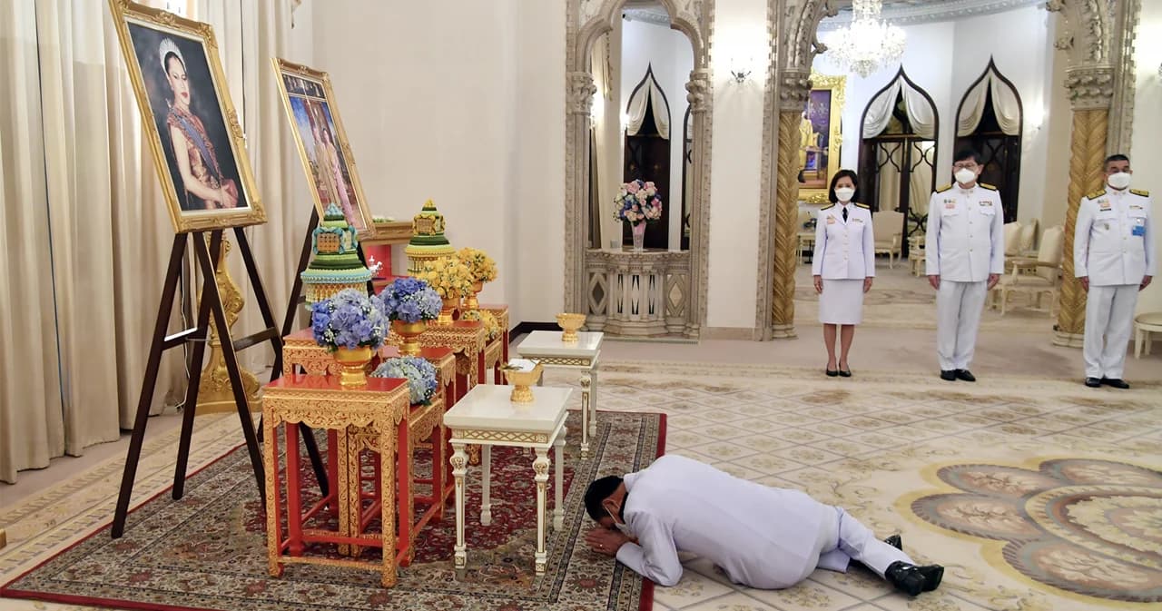 ในหลวง พระราชินี พระราชทาน 99.9 ล้าน ช่วยโควิด ผ่านนายกฯ ตั้งรพ.สนาม-ศูนย์พักคอย