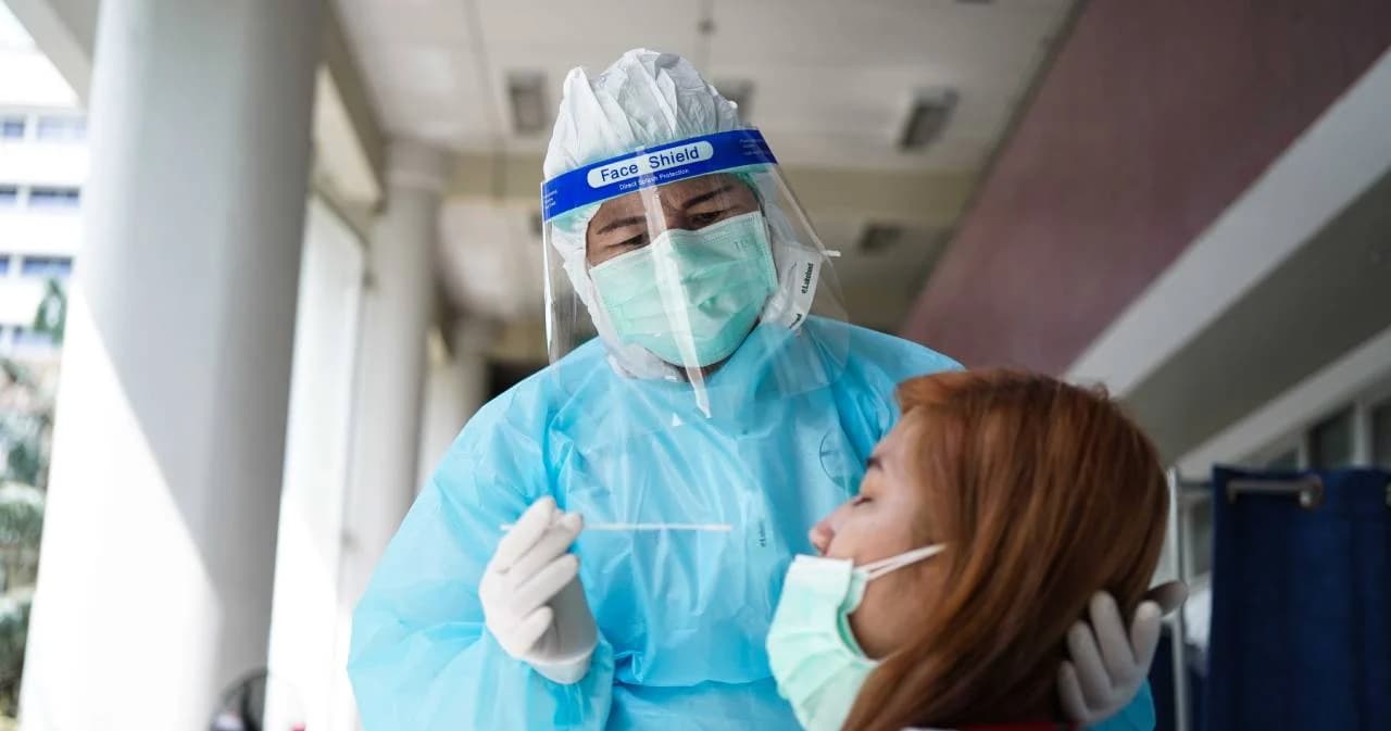 กรมวิทย์ฯ เผยสุ่มตรวจเบื้องต้นพบ 1% ติดเชื้อไม่รู้ตัว ย้ำชัดต้องเร่งฉีดวัคซีนโควิดต่อเนื่อง