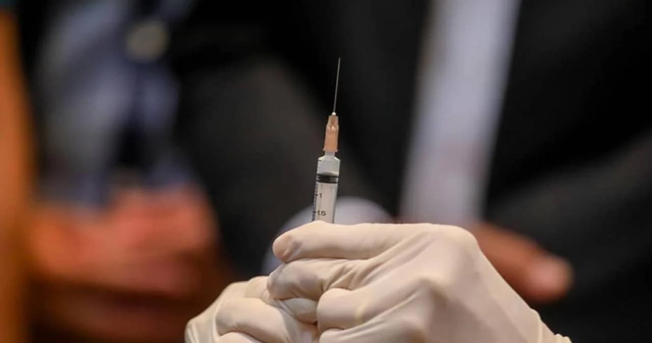 ผู้เสียชีวิตหลังฉีดวัคซีน 334 คน สธ.เผย 278 รายไม่เกี่ยวกับวัคซีน เร่งตรวจสอบอีก 56 ราย