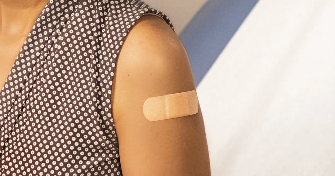 สธ.เผยปีหน้าเริ่มฉีดวัคซีนต้านโควิด-19 ให้เด็ก และบูสเตอร์โดสให้กลุ่มฉีดครบ 2 เข็ม