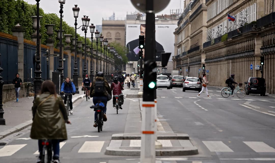 ปารีสจำกัดความเร็วรถยนต์ ห้ามวิ่งเกินกว่า 30 กม./ชม. เพิ่มความปลอดภัยและลดมลพิษ