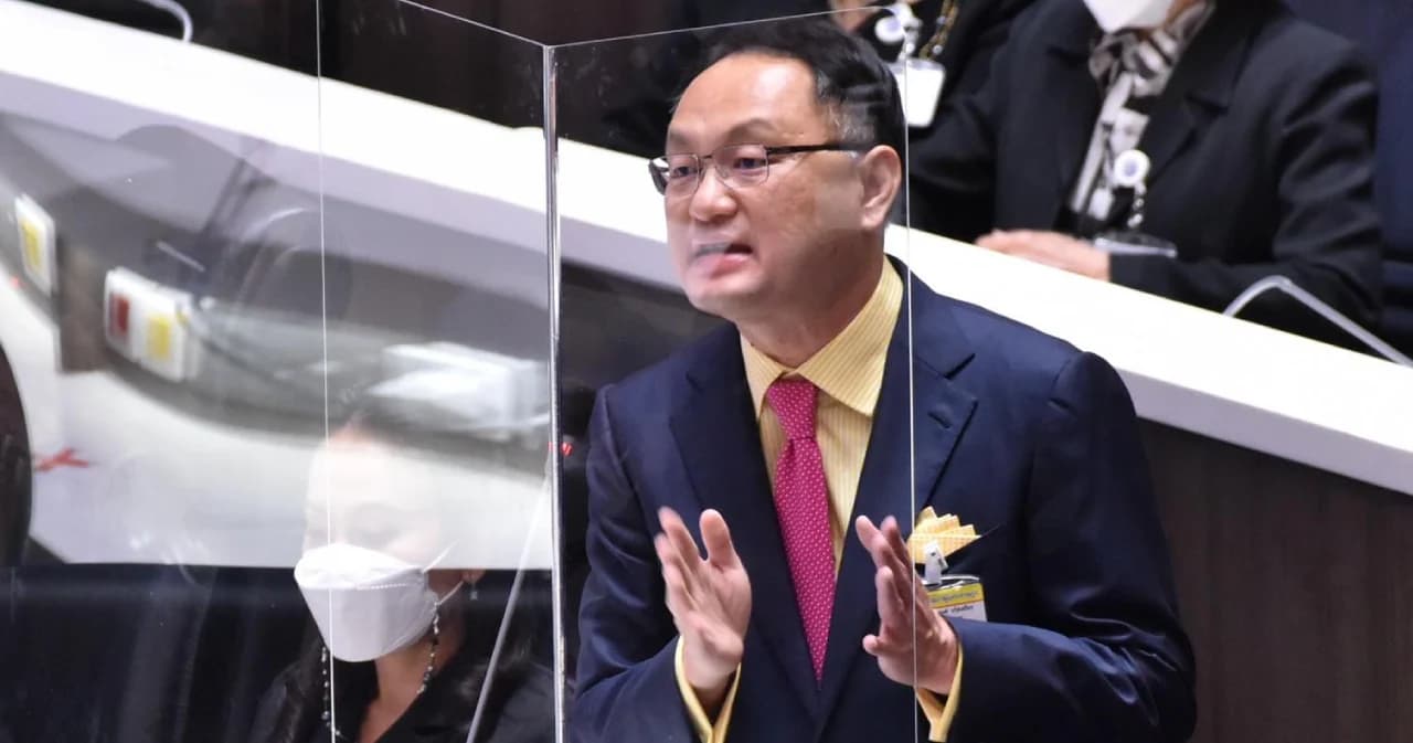 ยุทธพงศ์ แฉ รัฐบาลชุด พล.อ.ประยุทธ์ ทุจริตตัดต่อรูป ‘สีจิ้นผิง’ ลงนามซื้อ ‘เรือดำน้ำ’