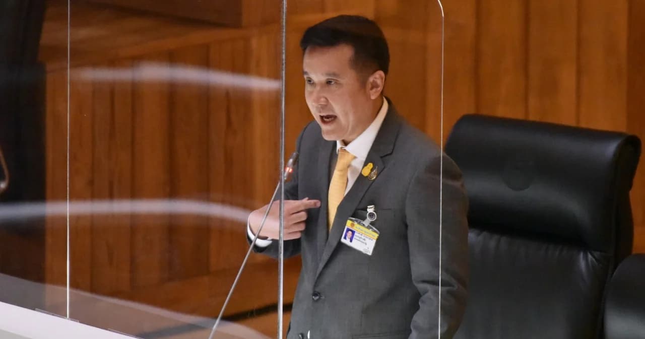 ‘ชัยวุฒิ’ ลั่นต้องปราบ เฟคนิวส์ ขอทำหน้าที่ปกป้องสถาบัน แจงไม่ได้เอื้อนายทุนฮุบดาวเทียมไทยคม