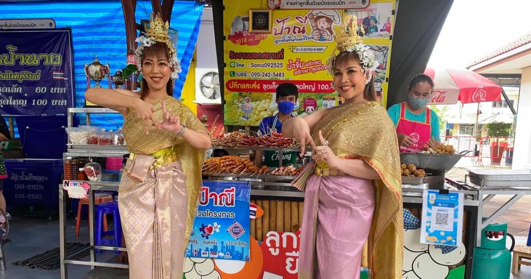 แห่ตามรอย ‘ลิซ่า’ ทำ ‘ลูกชิ้นยืนกิน’ ของดีบุรีรัมย์ยอดขายถล่มทลายชั่วข้ามคืน