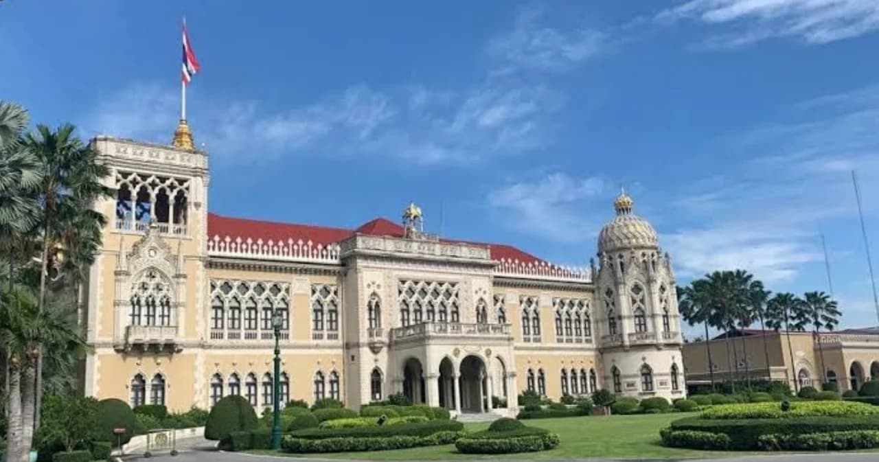 คำสั่งด่วน ให้สื่ออกจากทำเนียบ หลังพบผู้สื่อข่าวติดโควิด 1 คน สัมภาษณ์ใกล้ชิด ประยุทธ์ – ประวิตร