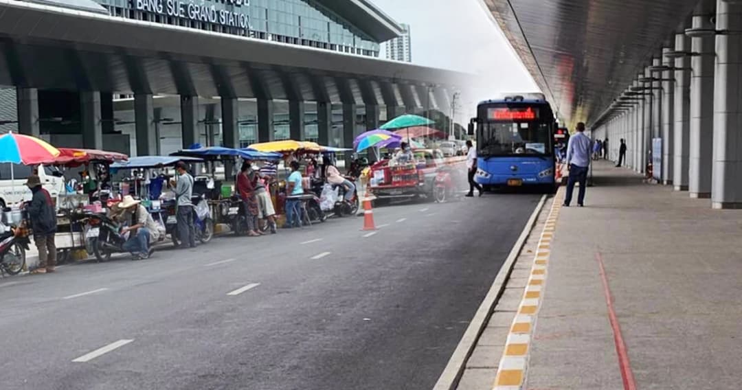 รฟท. ตั้งจุดสกัดผู้ค้าหาบเร่-แผงลอยห้ามขายของ สถานีกลางบางซื่อ หลังโซเชียล จี้ จัดระเบียบ