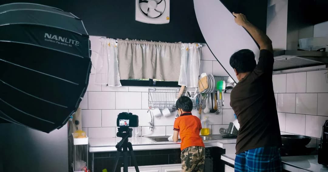 คุณพ่อจัดเต็มถ่ายคลิปให้ลูก หัวข้อช่วยเหลืองานบ้านส่งคุณครูแลก 10 คะแนน