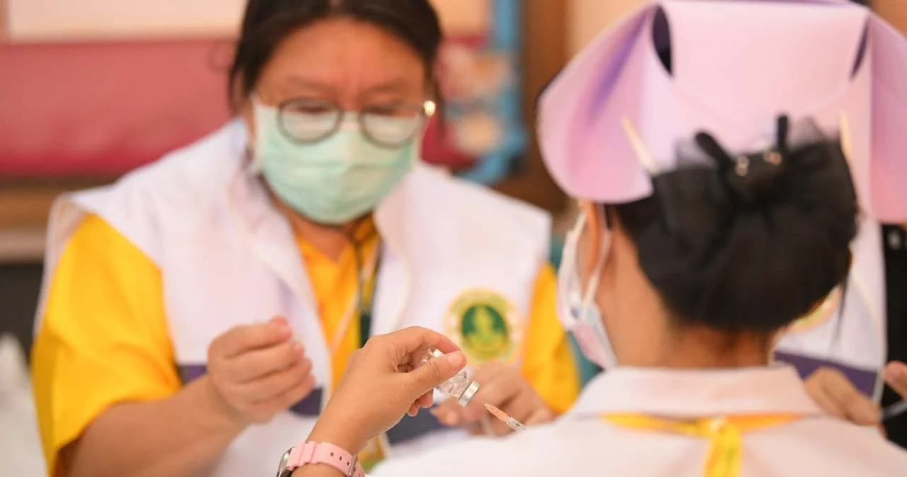 สธ. เตรียมฉีดวัคซีนเข็ม 3 ให้คนได้ซิโนแวค 2 เข็ม ช่วงมี.ค. – พ.ค. เปิดลงทะเบียน 24 ก.ย.