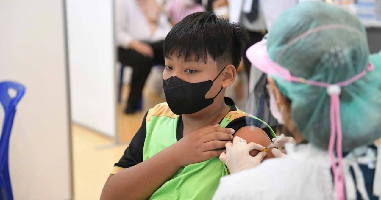 หมอธีระวัฒน์ แนะฉีดวัคซีนเด็กให้เชื้อตาย 2 เข็มก่อนแล้วตามด้วย mRNA