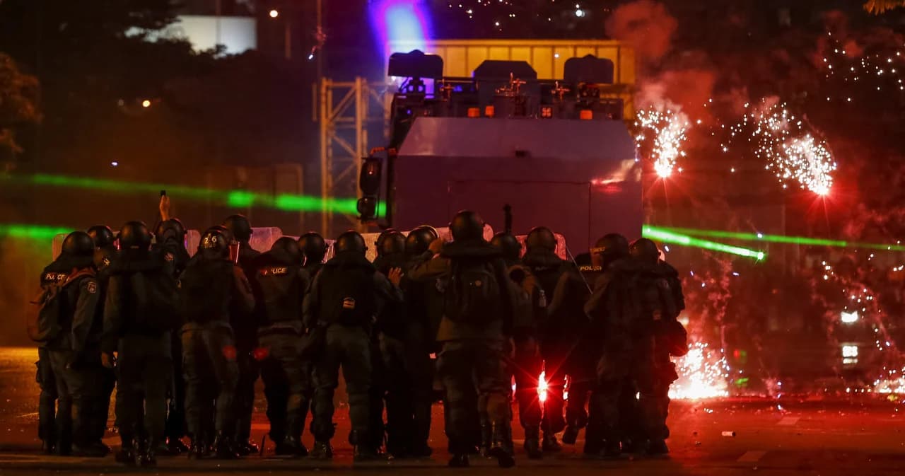 แอมเนสตี้ เรียกร้องเจ้าหน้าที่ไทย ยกเลิกการดำเนินคดีไม่ชอบธรรมต่อ ‘รุ้ง ปนัสยา’ และแกนนำคนอื่น