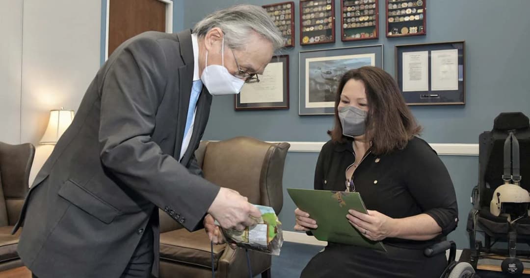 กต. เปิดภาพ ‘ดอน’ เข้าหารือ ‘ส.ว.แทมมี่’ ประเด็นวัคซีนโควิด-19