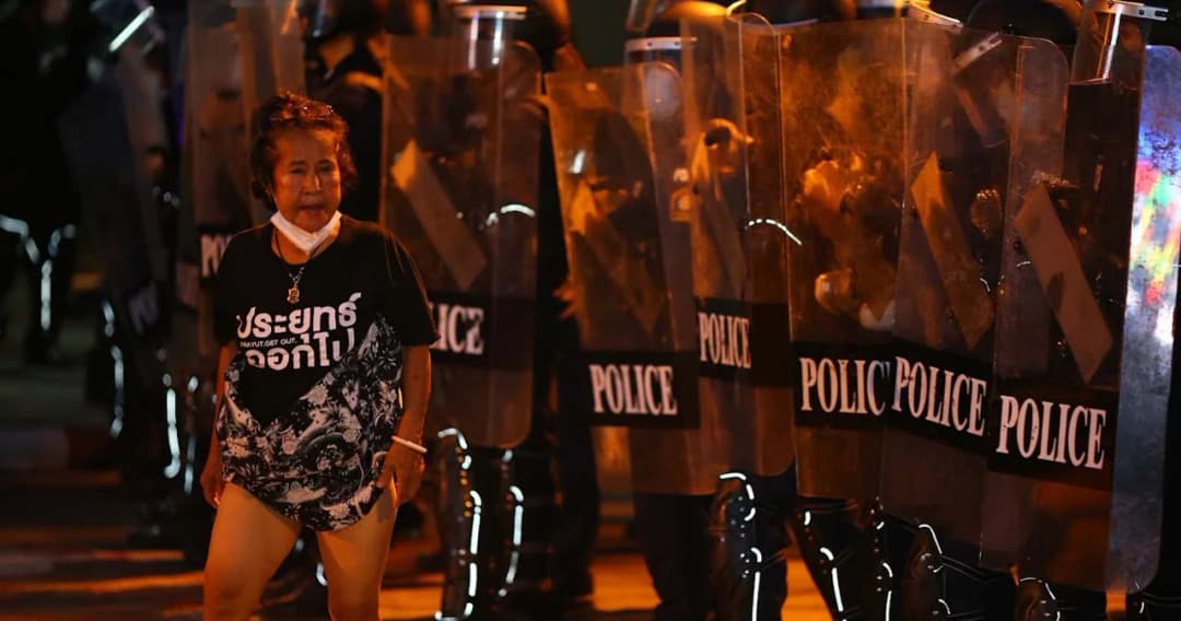 ตำรวจ เตรียมออกหมายเรียก ‘ป้าเป้า’ เปลือยกายในการชุมนุมนางเลิ้ง