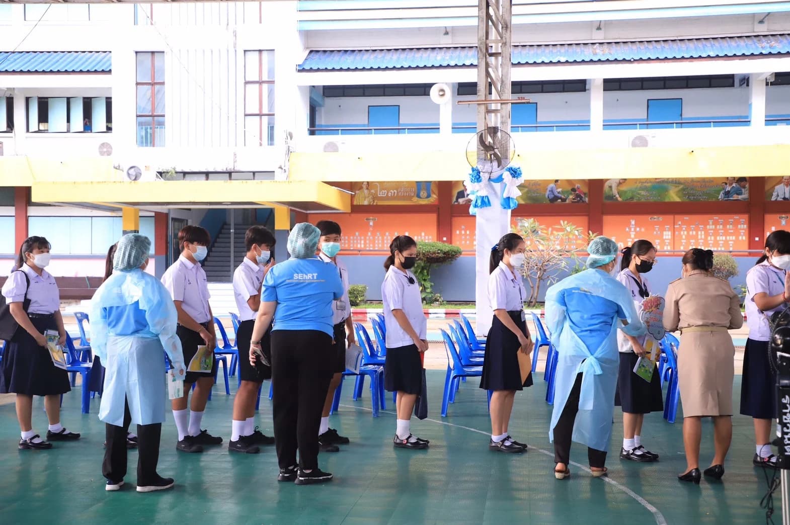 เรียนออนไลน์เพิ่มอีก 2 โรงเรียน ปลัด สธ.ชี้เด็กติดโควิด-19 อาการน้อย ไม่น่าห่วง