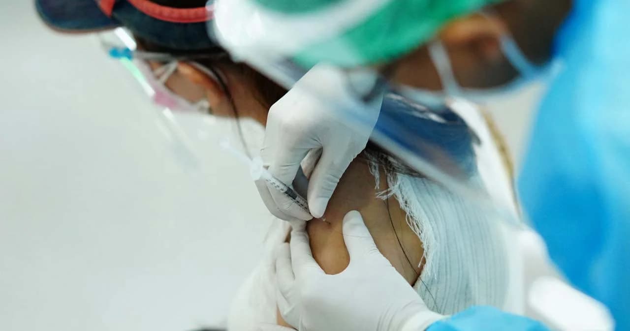 สธ. เตรียมหารือสูตรไขว้ ‘แอสตร้าฯ -ไฟเซอร์’ 7 ต.ค.นี้