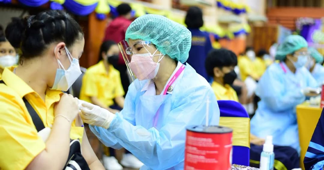 นักเรียน ร.ร.สุรศักดิ์มนตรี 2,500 คน ลงทะเบียนฉีดวัคซีน ไฟเซอร์