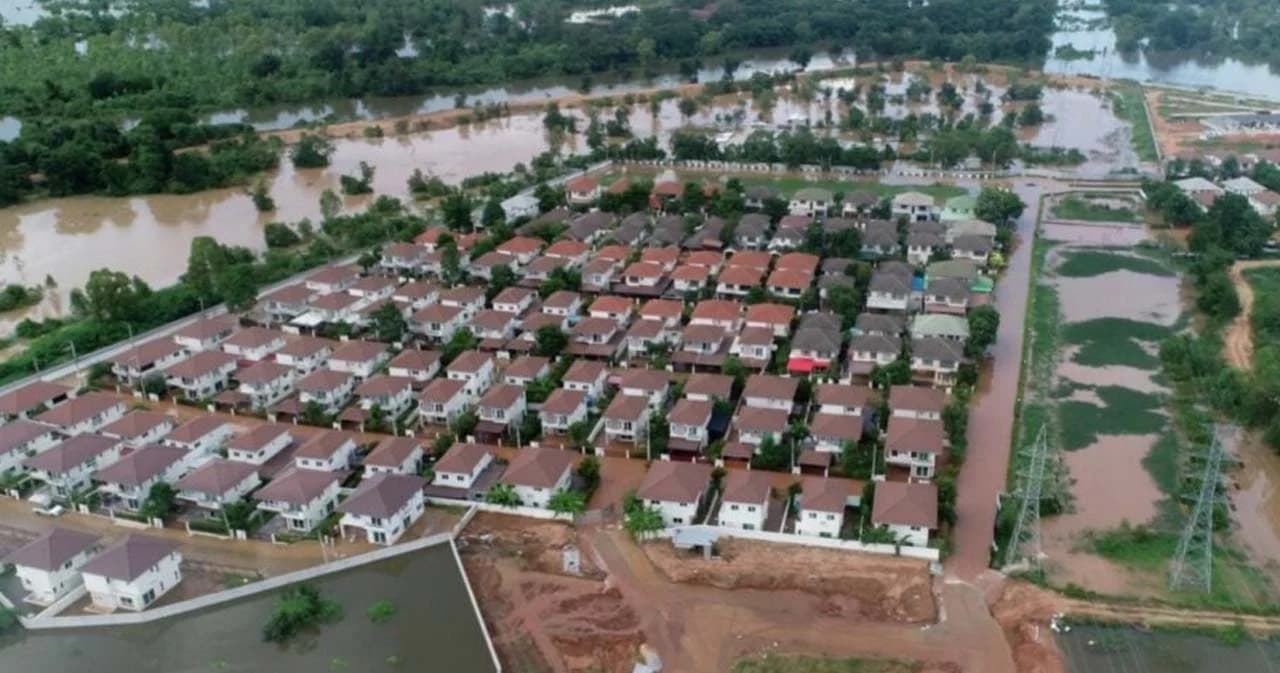 หมู่บ้านหรู อ.เมืองขอนแก่น ถูกน้ำท่วมนับร้อยหลัง เร่งอพยพประชาชนออกจากพื้นที่