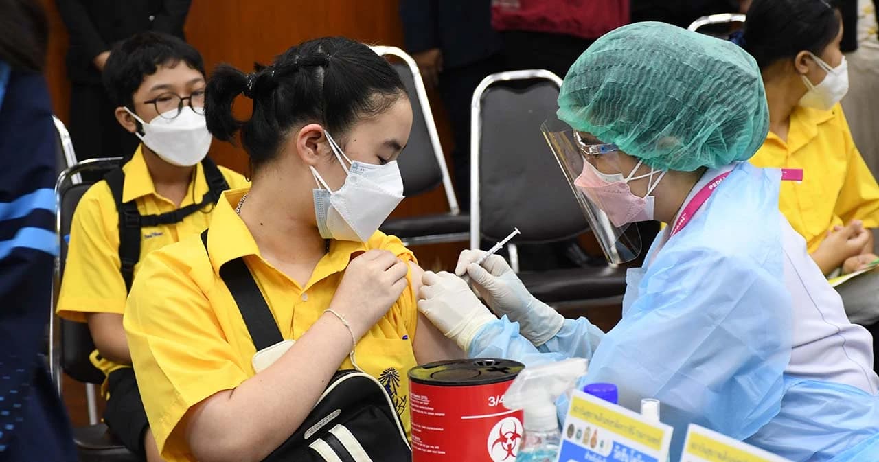 ศธ.เตรียมสุ่มตวจ ATK ในโรงเรียนก่อนเปิดเทอม 1 พ.ย.นี้ เผยนร.ฉีดวัคซีนเข็มแรกแล้ว1.5 แสนราย