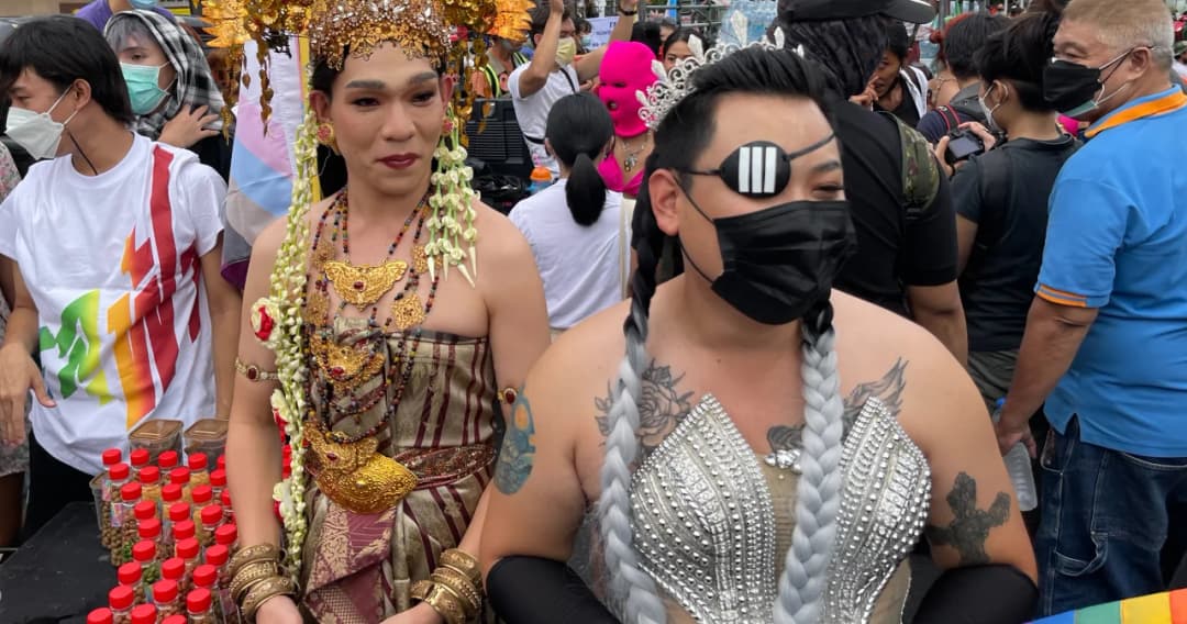 ลูกนัท แต่งแดร็กควีนร่วมม็อบเฟมินิสต์ปลดแอก เรียกร้องความเท่าเทียมทางเพศ ดันเซ็กซ์ทอย-หนังโป๊ถูกกฎหมาย