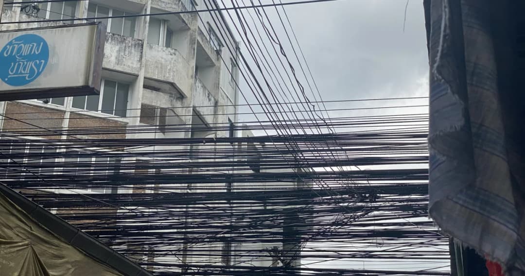 กฟน. แจง สายระโยงระยาง ที่ ‘รัสเซล โครว์’ โพสต์ทวิตเตอร์ เป็นสายสื่อสาร ไม่ใช่สายไฟ