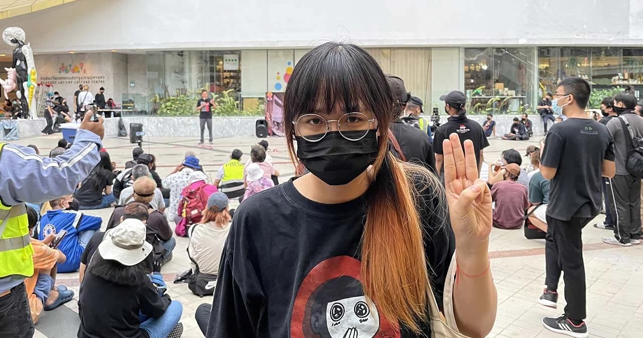 ศาลอาญากรุงเทพใต้ ไม่ให้ประกันตัว ‘เบนจา อะปัญ’ หลังทนาย-ธนาธร ยื่นขอประกัน