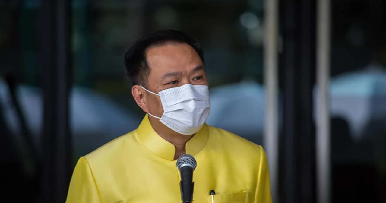 อนุทิน เผย ฉีดวัคซีนตามเป้า 70% ของประชากรทั่วประเทศแล้ว ส่วนสถานการณ์โควิดในพื้นที่ชายแดนภาคใต้เริ่มลดลง