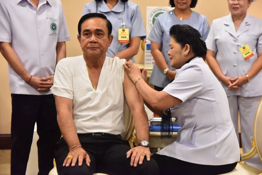 นายกฯ ฉีดวัคซีนไฟเซอร์ กระตุ้นเข็ม 3 ก่อนไปประชุม COP 26