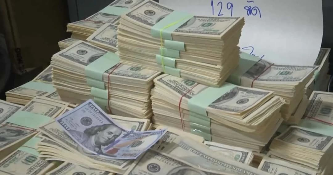 ตำรวจบุกทลายโรงงานผลิตธนบัตรดอลลาร์ปลอม ยึดของกลางมูลค่ากว่า 150 ล้าน