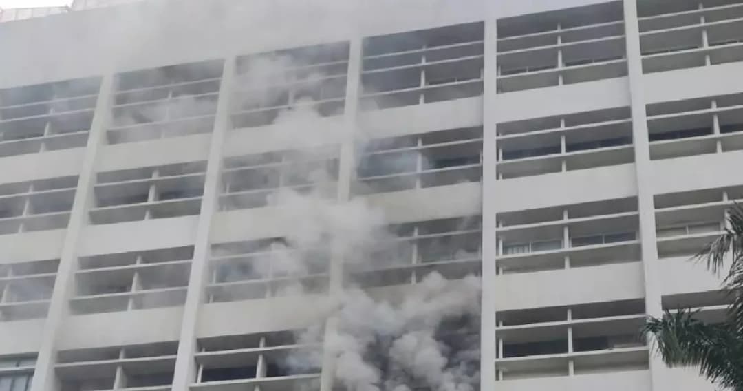 ไฟไหม้ห้องทำงานผู้พิพากษาศาลอุทธรณ์ ล่าสุดเพลิงสงบแล้ว พิสูจน์หลักฐานอยู่ระหว่างหาสาเหตุ